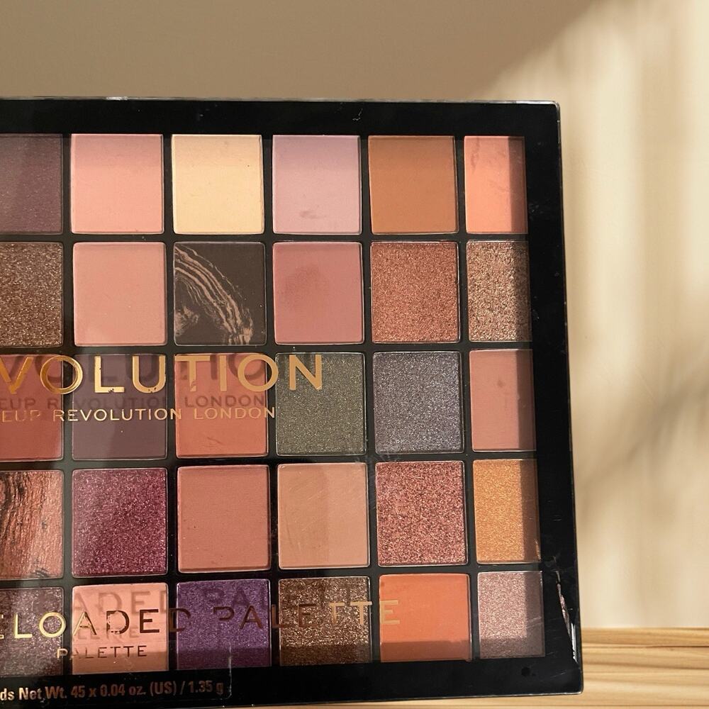 Makeup Revolution Maxi Reloaded Palette 45 Eyeshadows INFINITE BRONZE Brand new - Picture 3 of 7